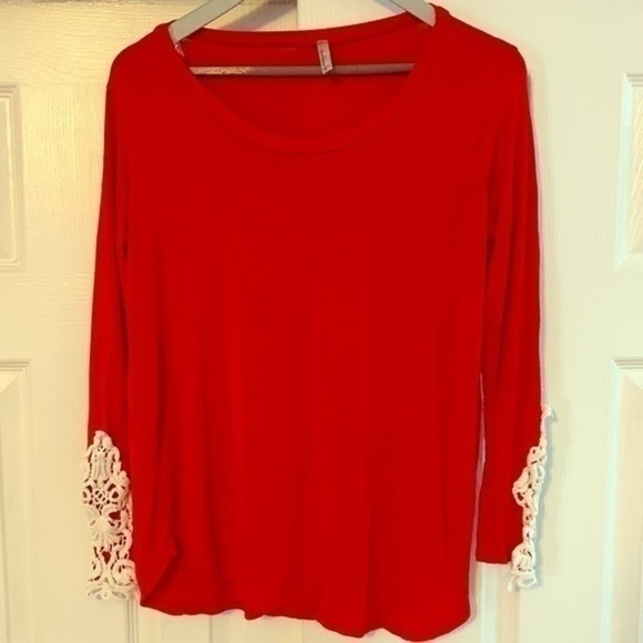 Red Crochet Lace Designed Sleeve Tunic Size Small - Picture 3 of 7
